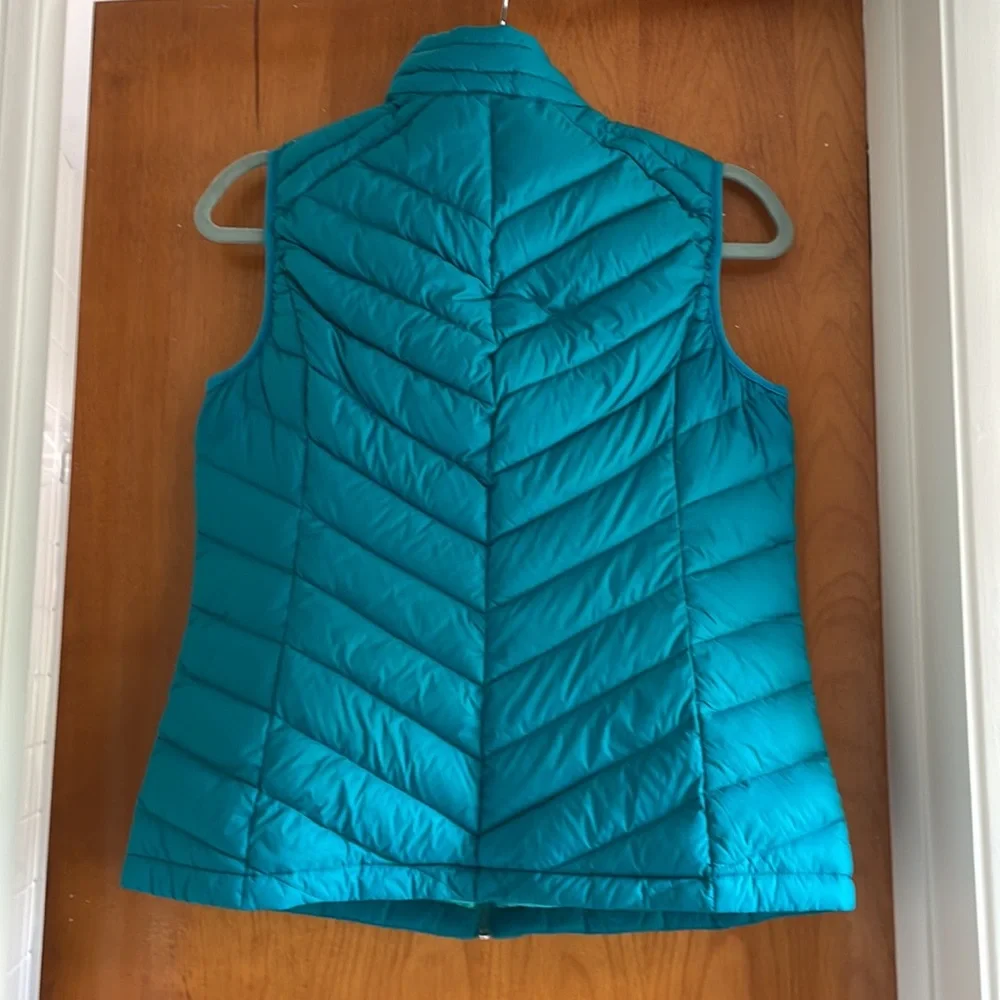 ZeroXposur Women’s Lightweight Down filled Vest - Picture 2 of 6